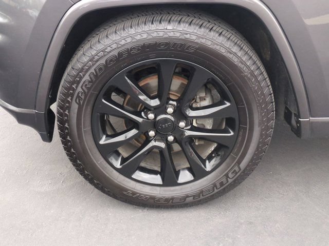 Used 2017 Jeep Grand Cherokee Altitude AWD/4WD image 9