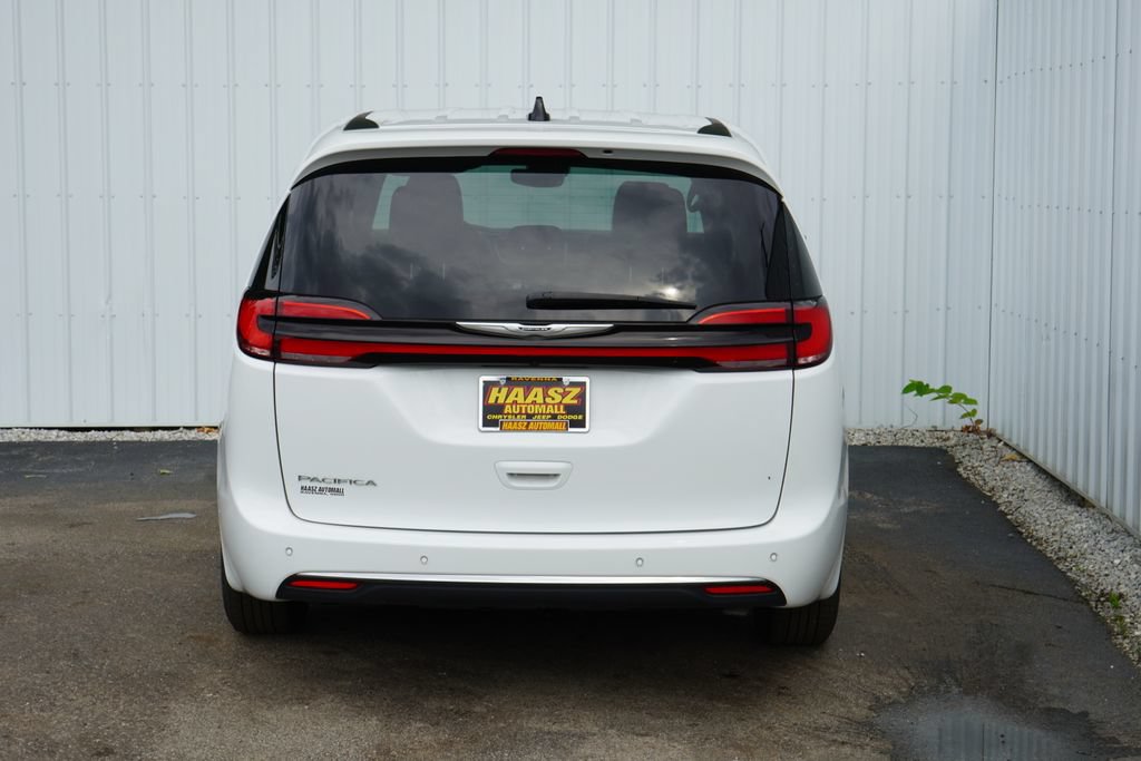 Used 2025 Chrysler Pacifica Select FWD image 5