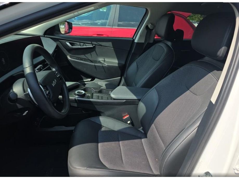 Used 2024 Kia EV6 Light RWD image 5