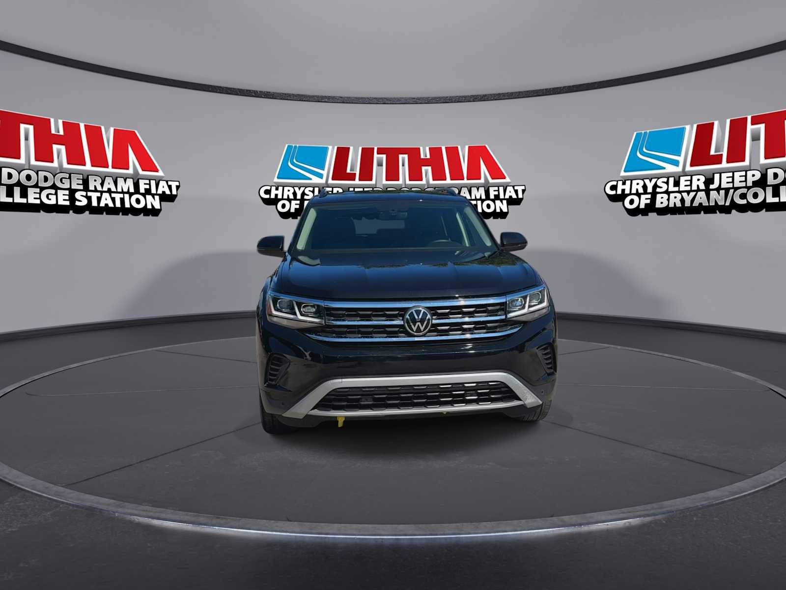 Used 2022 Volkswagen Atlas SE w/ Black Wheel Package FWD image 3