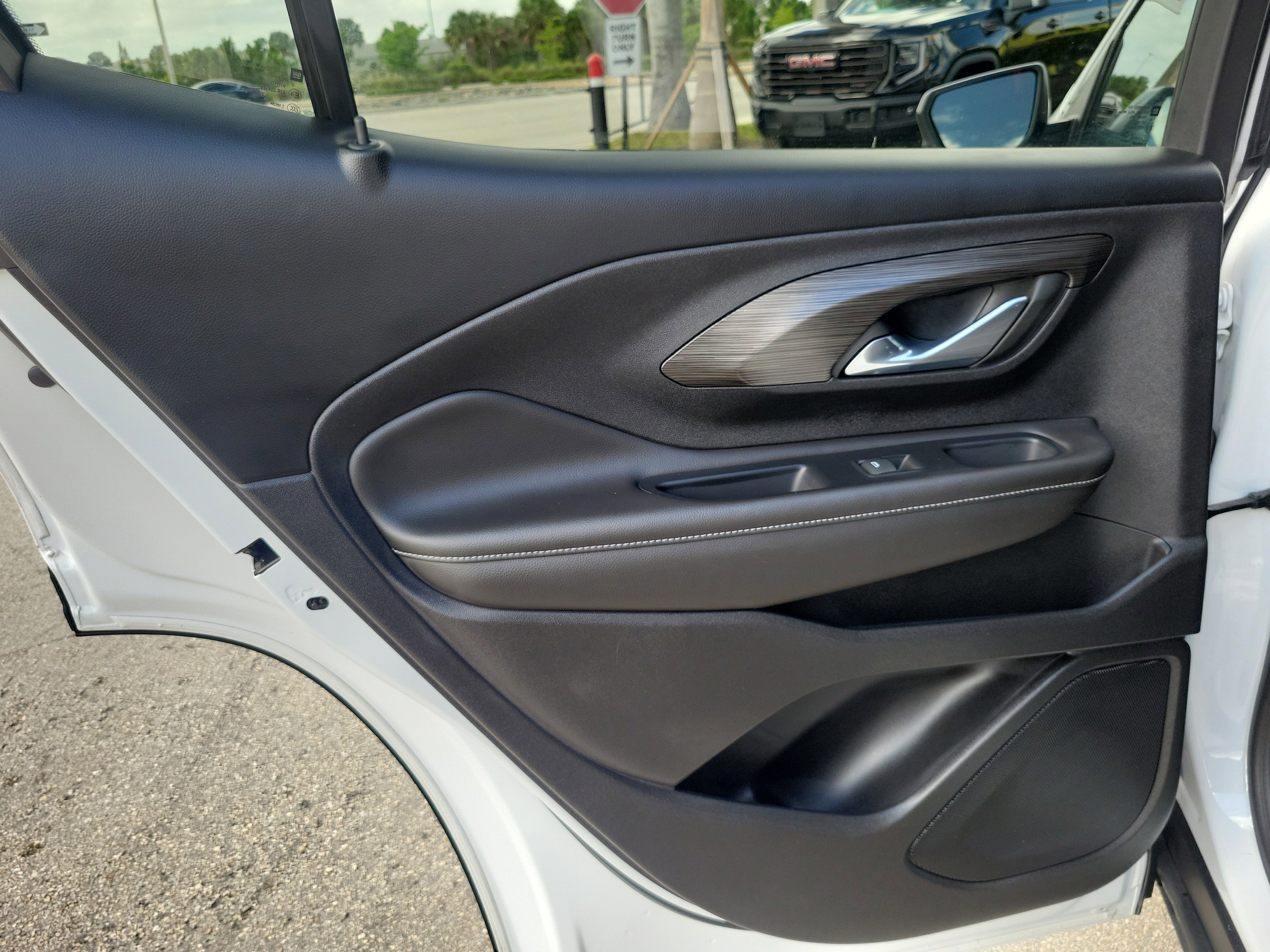 Used 2023 GMC Terrain SLE image 23