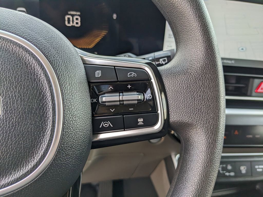 Certified 2026 Kia Carnival LX FWD image 33
