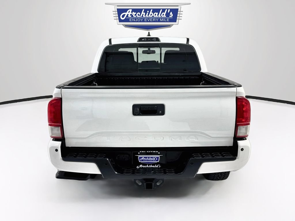 Used 2017 Toyota Tacoma TRD Sport AWD/4WD image 7