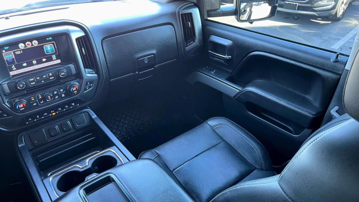 Used 2015 Chevrolet Silverado 2500 LTZ w/ Duramax Plus Package AWD/4WD image 45