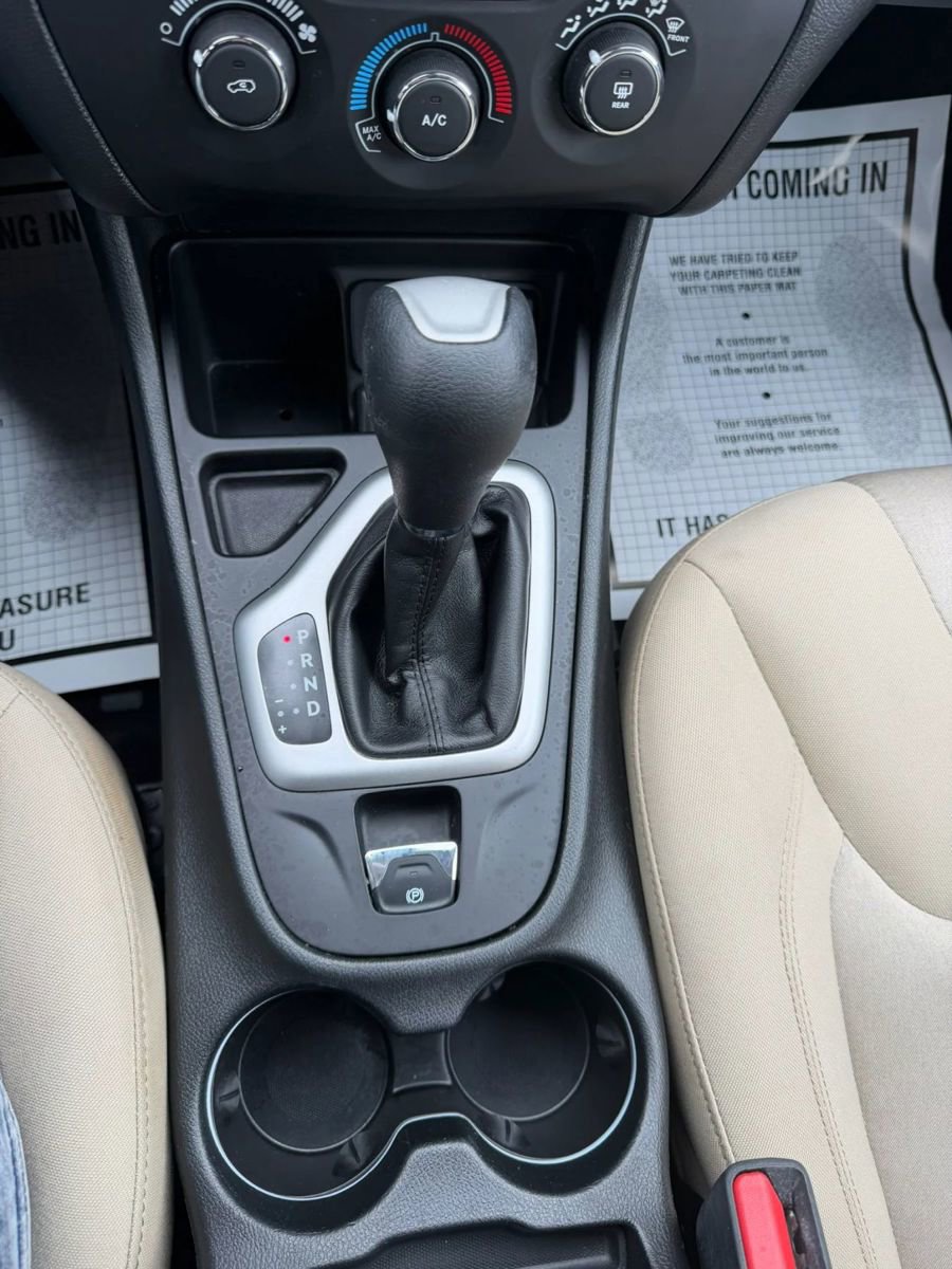 Used 2016 Jeep Cherokee Sport image 11