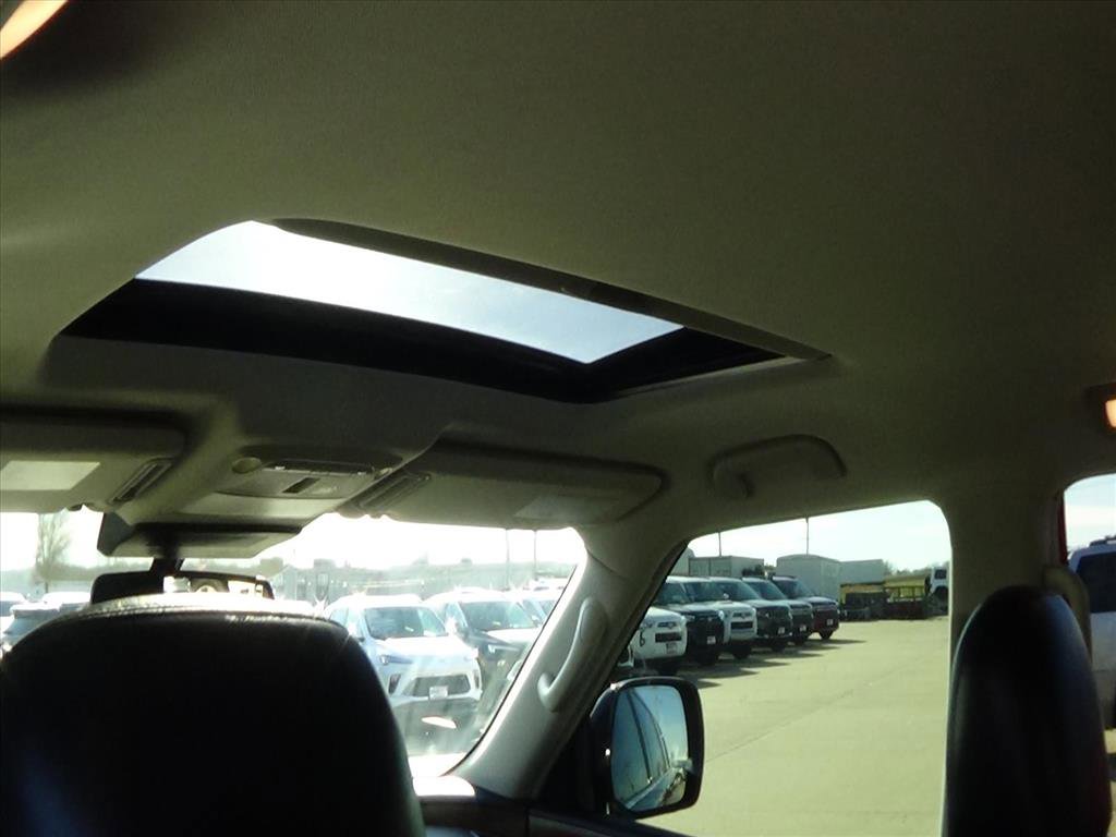 Used 2022 Nissan Armada SL w/ Captain's Chairs Package image 14