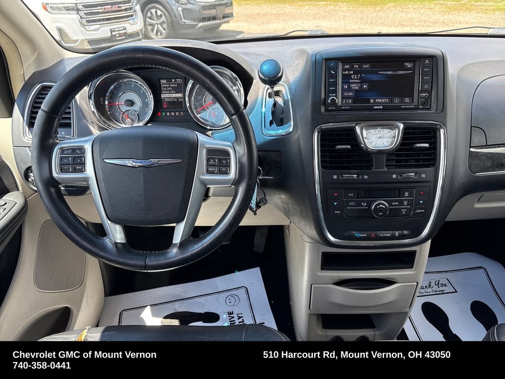 Used 2013 Chrysler Town & Country Touring FWD image 16