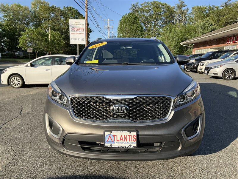 Used 2017 Kia Sorento AWD w/ LX Convenience Package image 2