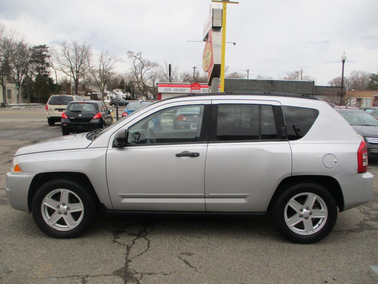 Used 2010 Jeep Compass Sport image 4