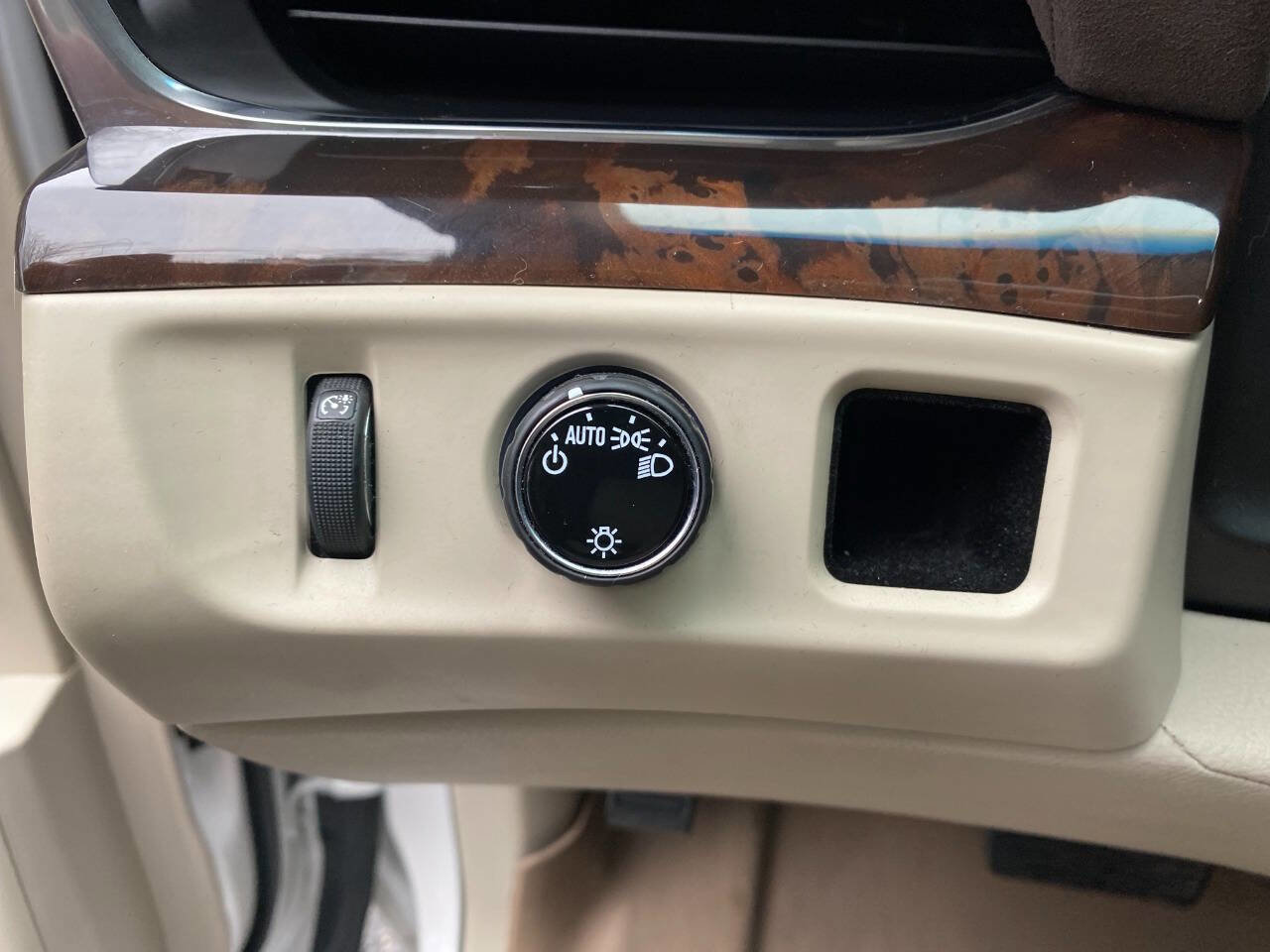 Used 2017 Cadillac Escalade ESV 2WD image 20