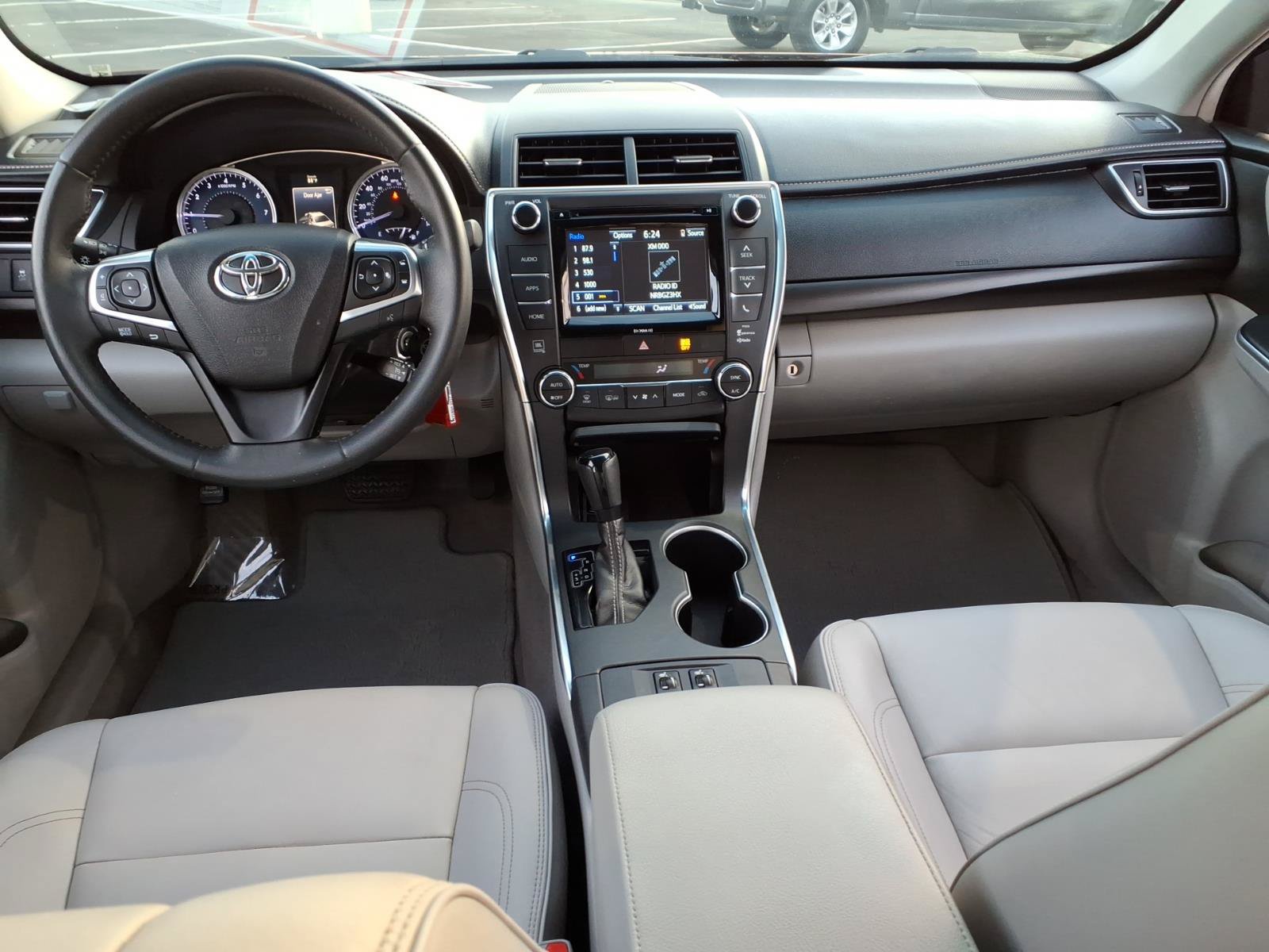 Certified 2017 Toyota Camry XLE FWD image 11