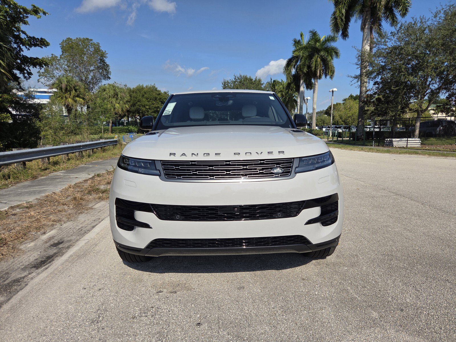 New 2025 Land Rover Range Rover Sport SE image 8