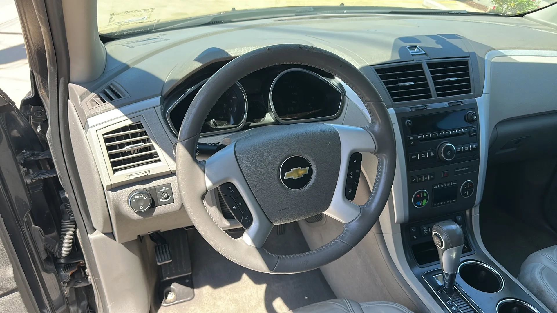 Used 2012 Chevrolet Traverse LT FWD image 24