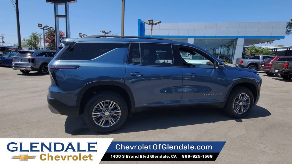 Certified 2025 Chevrolet Traverse LT FWD image 8