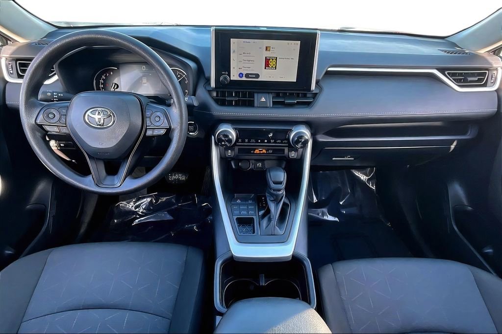 Used 2025 Toyota RAV4 XLE AWD/4WD image 15