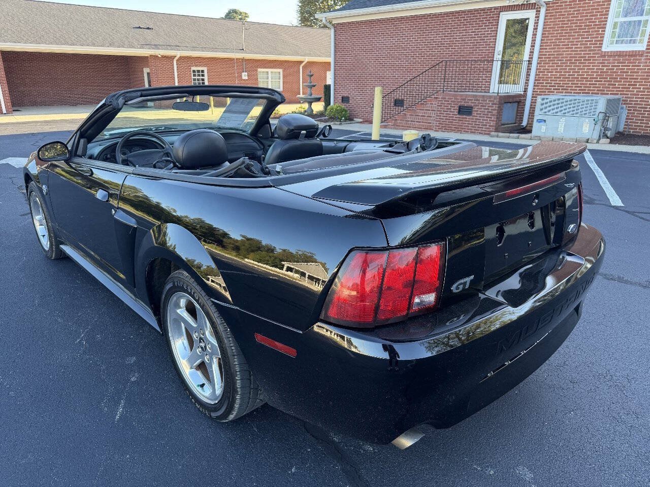 Used 2004 Ford Mustang GT RWD image 11