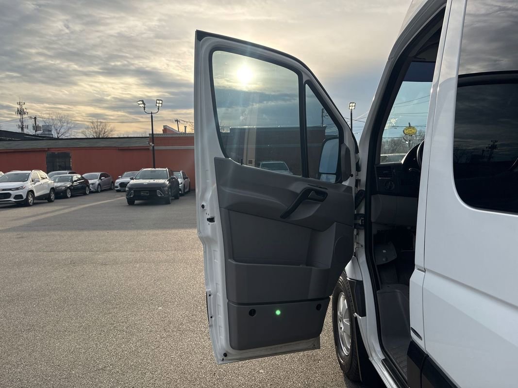Used 2015 Mercedes-Benz Sprinter 2500 image 35