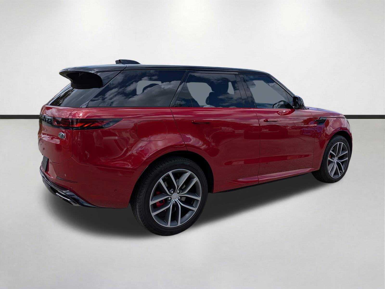 Used 2023 Land Rover Range Rover Sport SE Dynamic image 4