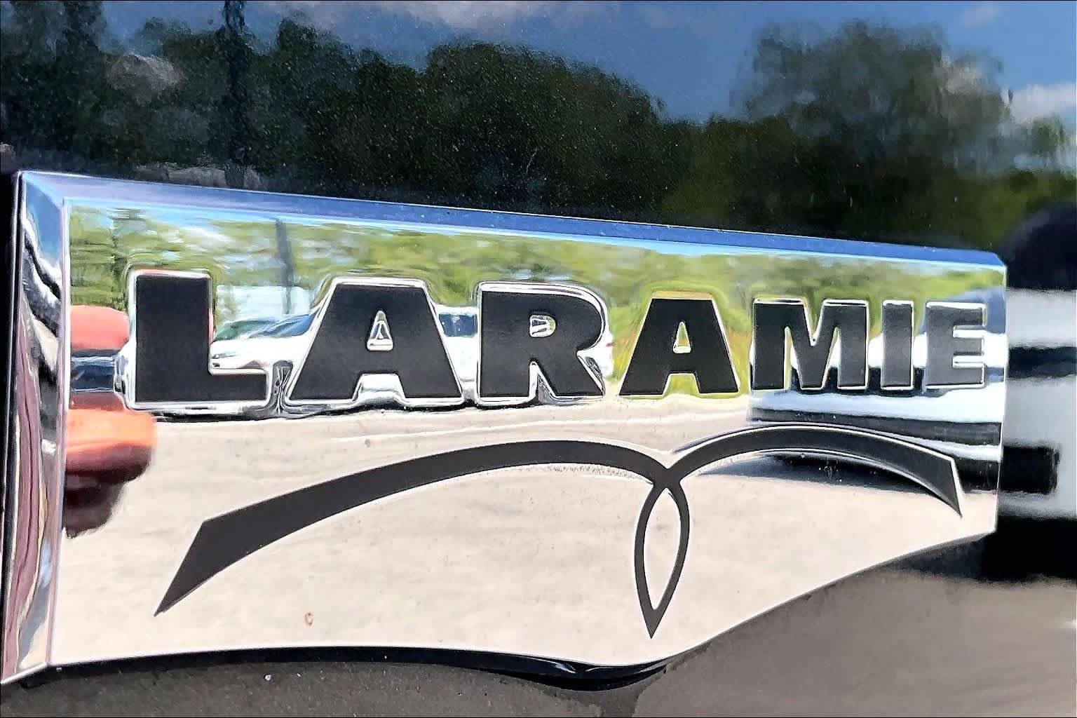 Used 2017 RAM 1500 Laramie w/ Convenience Group AWD/4WD image 10