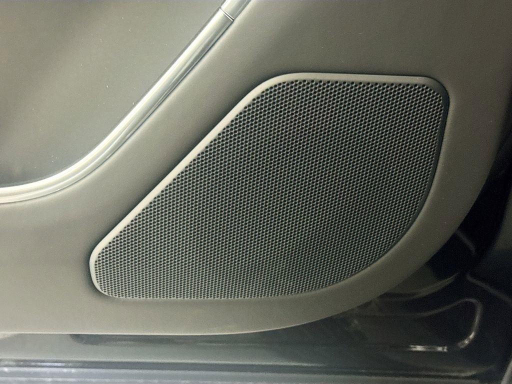 New 2026 Land Rover Range Rover Long Wheelbase SE image 18