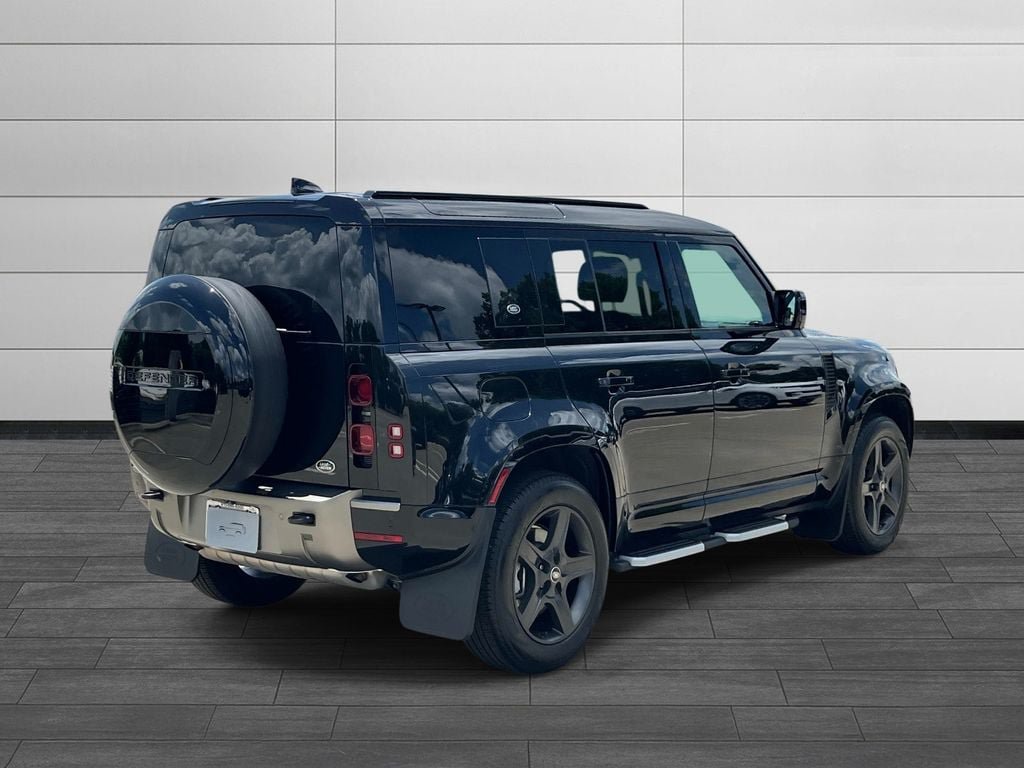 Used 2023 Land Rover Defender 110 X-Dynamic SE AWD/4WD image 5