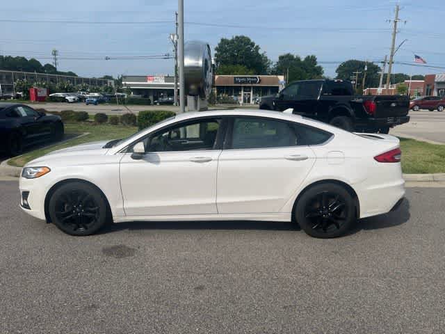 Used 2019 Ford Fusion SE w/ Equipment Group 151A FWD image 2