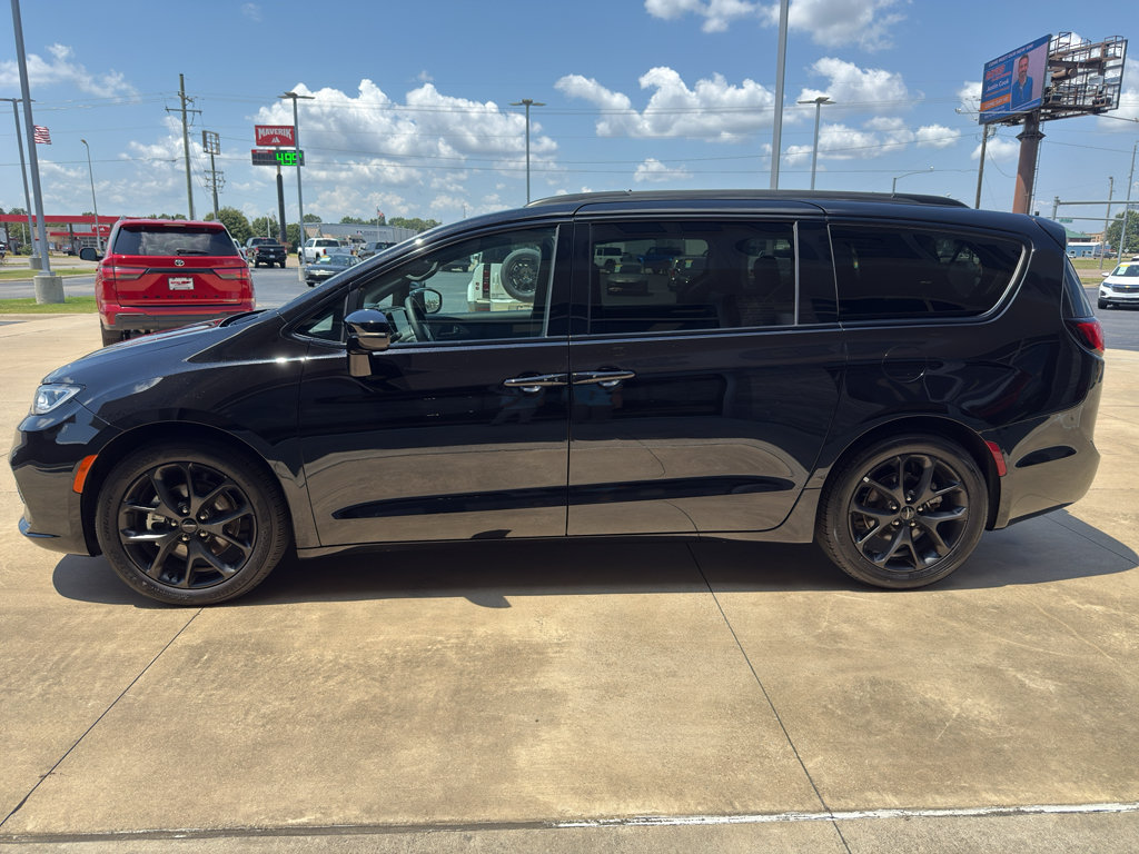 Used 2025 Chrysler Pacifica Limited FWD image 6