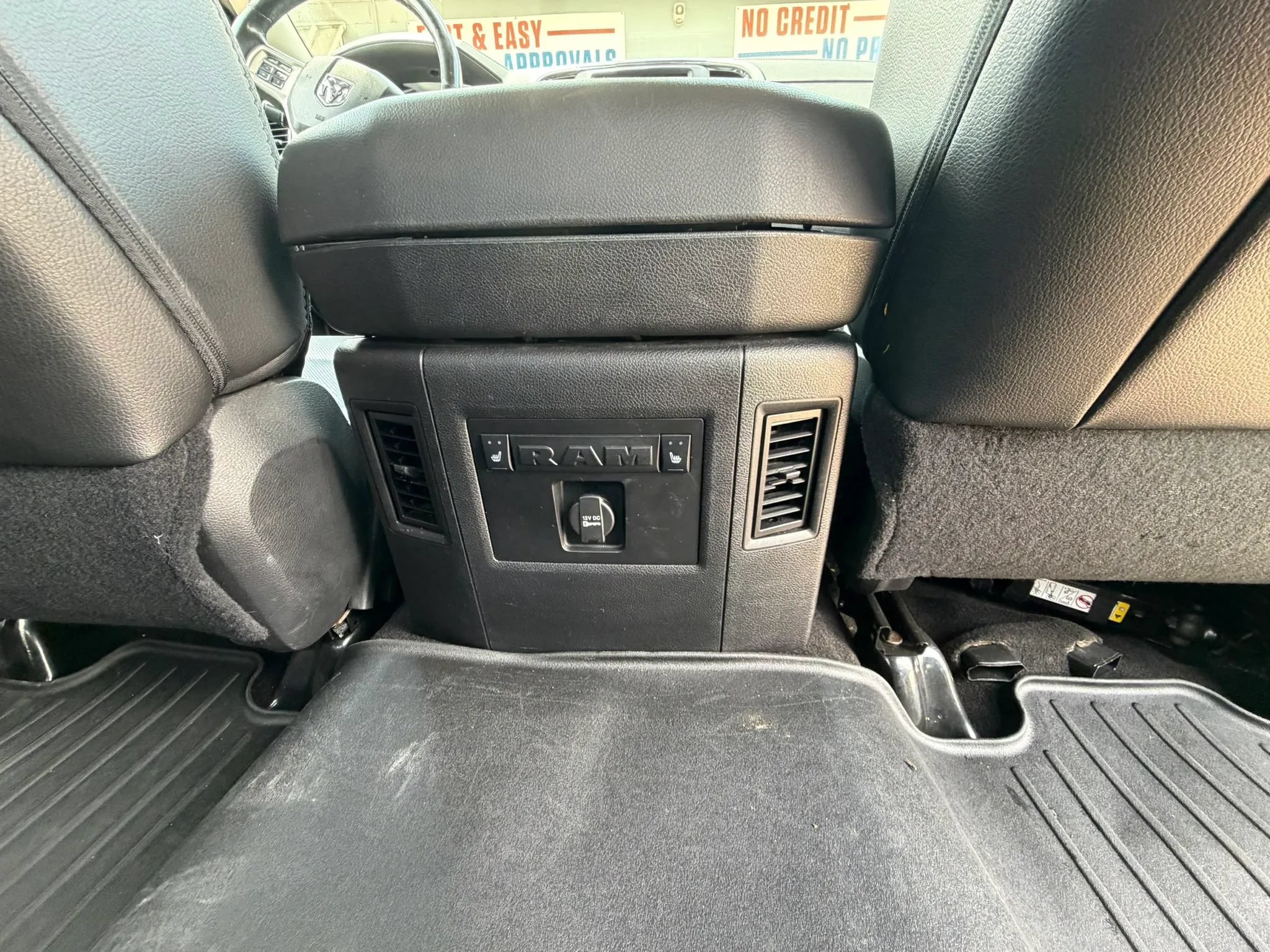 Used 2014 RAM 1500 Laramie w/ Convenience Group AWD/4WD image 19