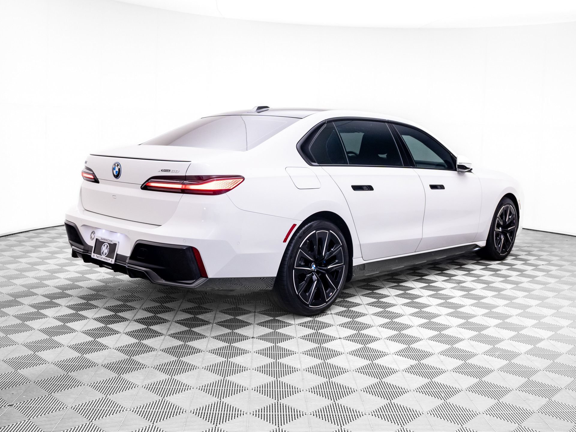 Certified 2023 BMW i7 xDrive60 AWD/4WD image 5