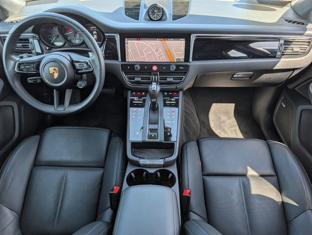 Certified 2024 Porsche Macan AWD/4WD image 6