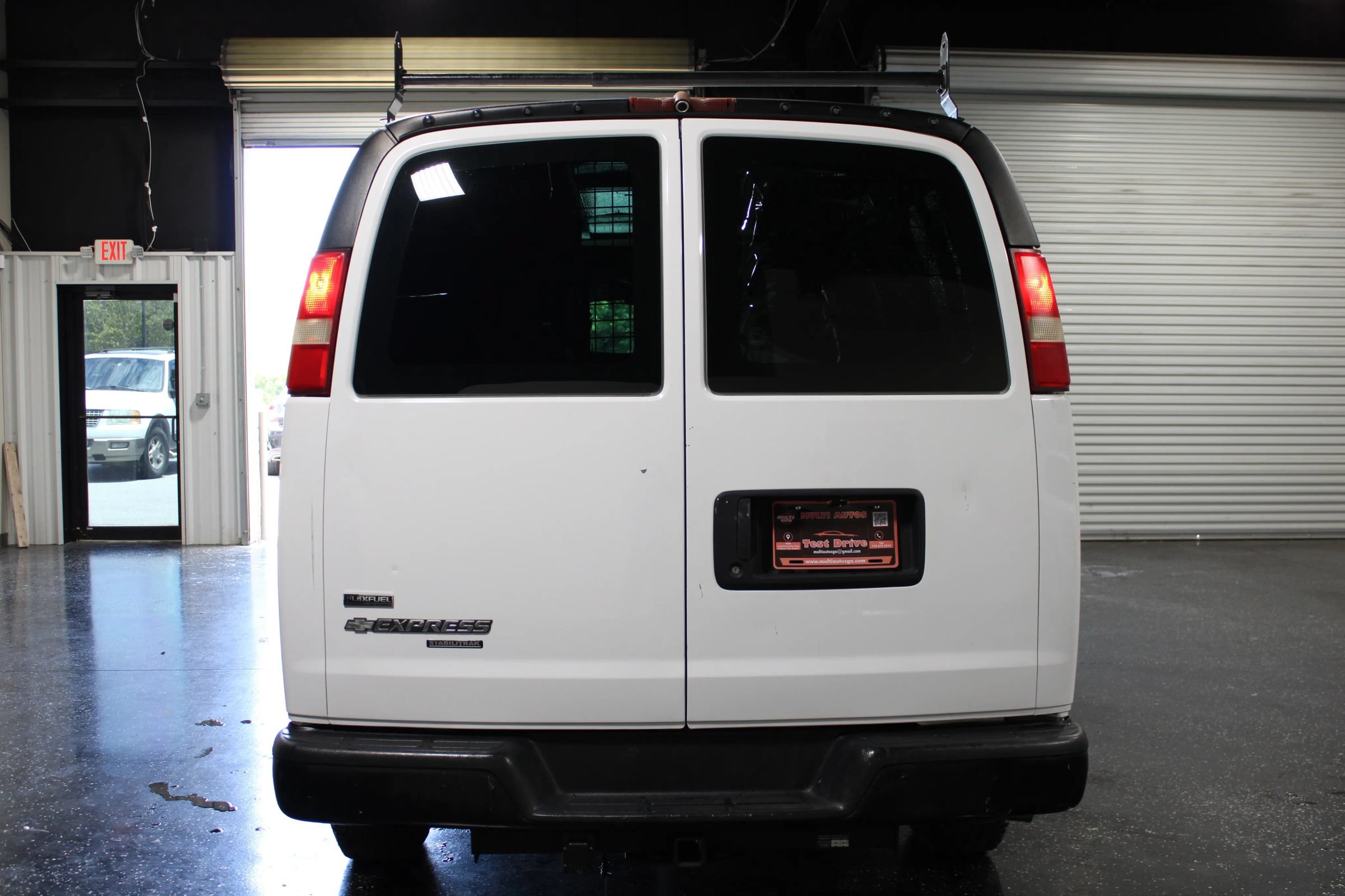 Used 2011 Chevrolet Express 2500 RWD image 4