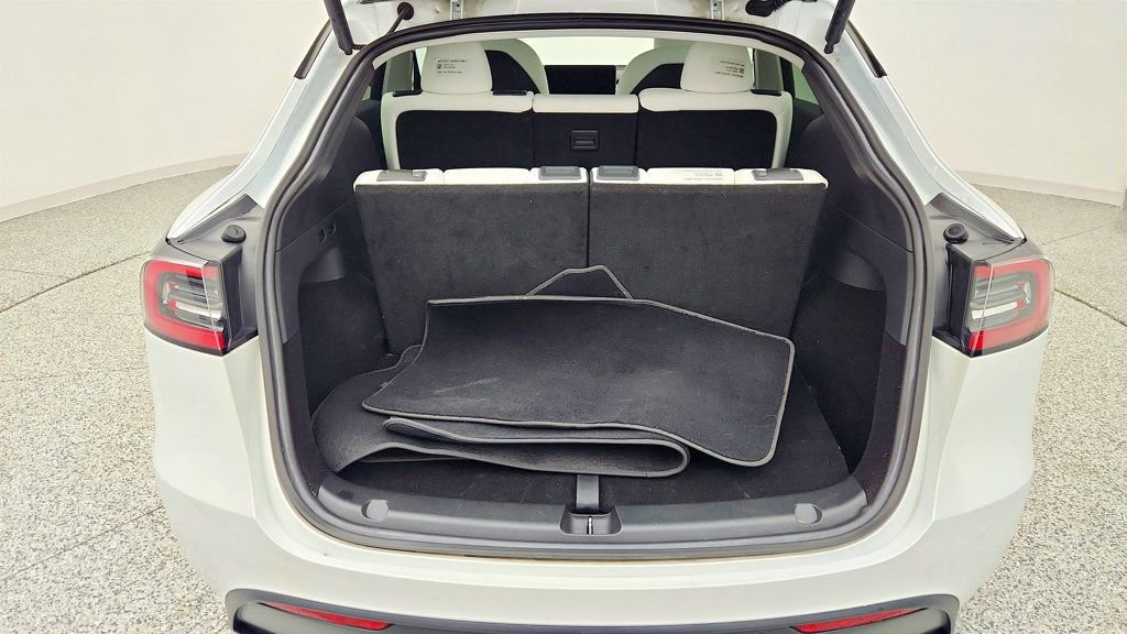 Used 2023 Tesla Model Y Long Range image 27