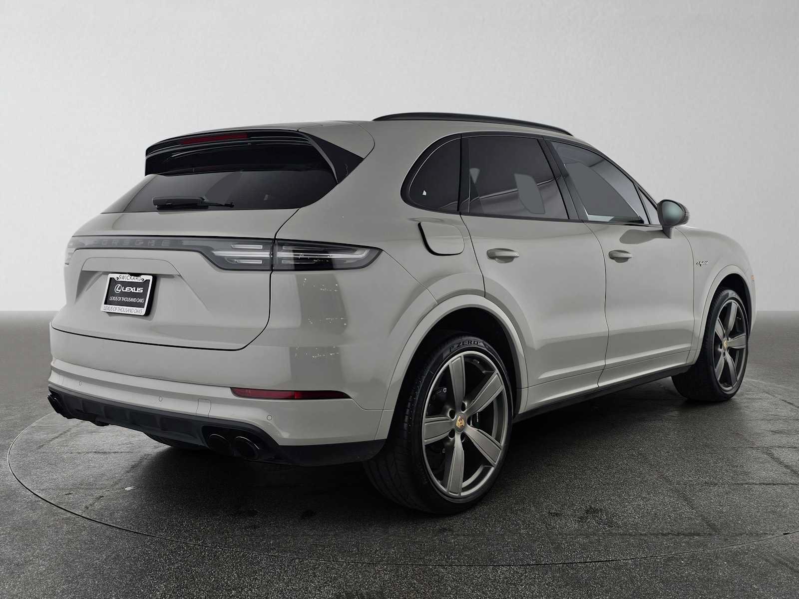 Used 2022 Porsche Cayenne Turbo S w/ Assistance Package AWD/4WD image 3