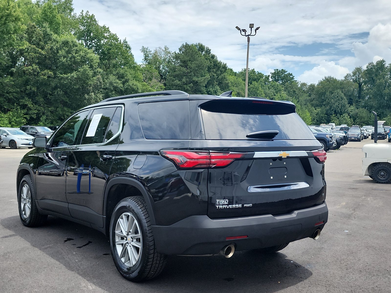 Used 2023 Chevrolet Traverse LT w/ LPO, Floor Liner Package AWD/4WD image 3