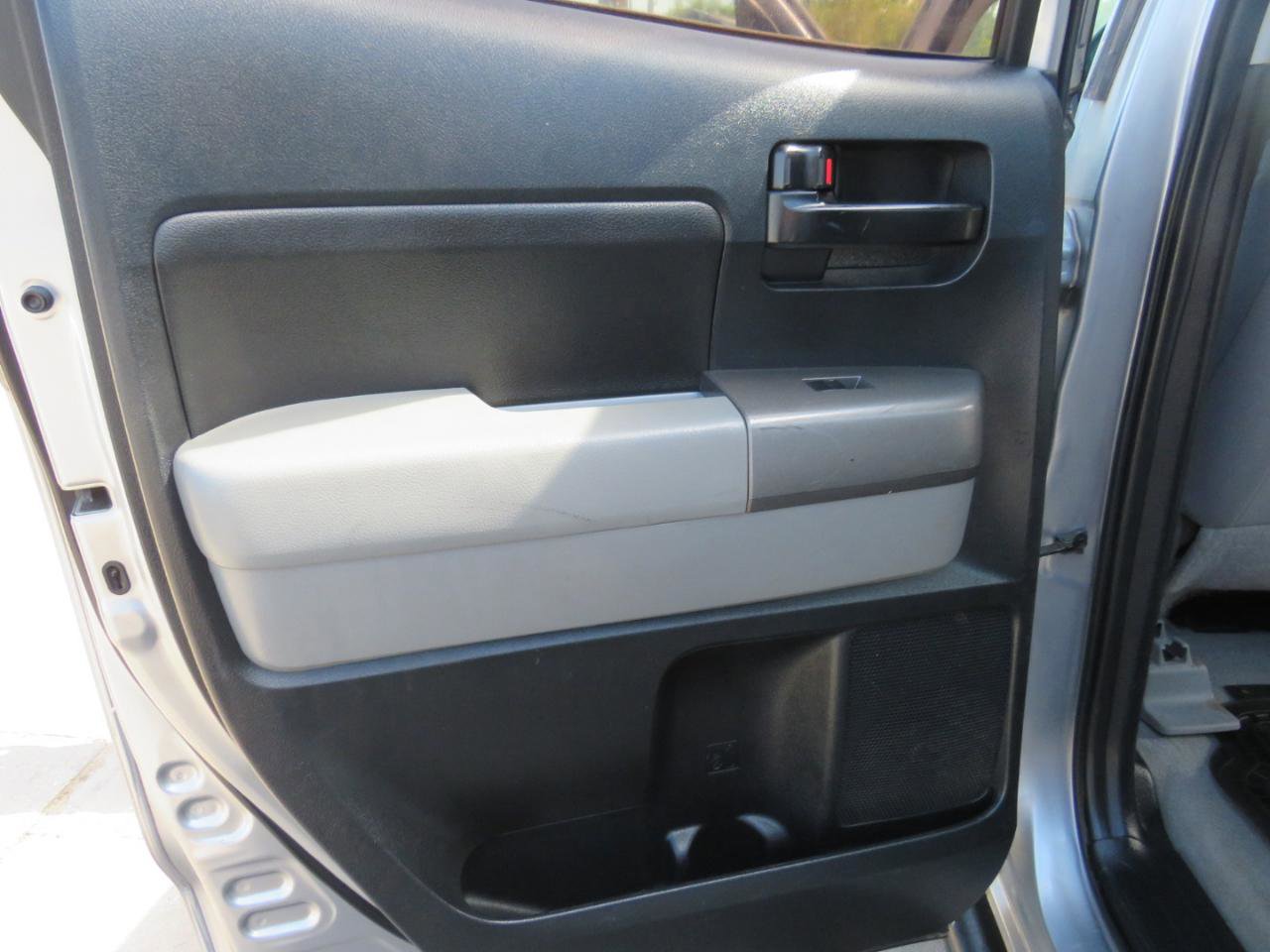 Used 2011 Toyota Tundra 4x4 Double Cab w/ Tow Pkg image 30