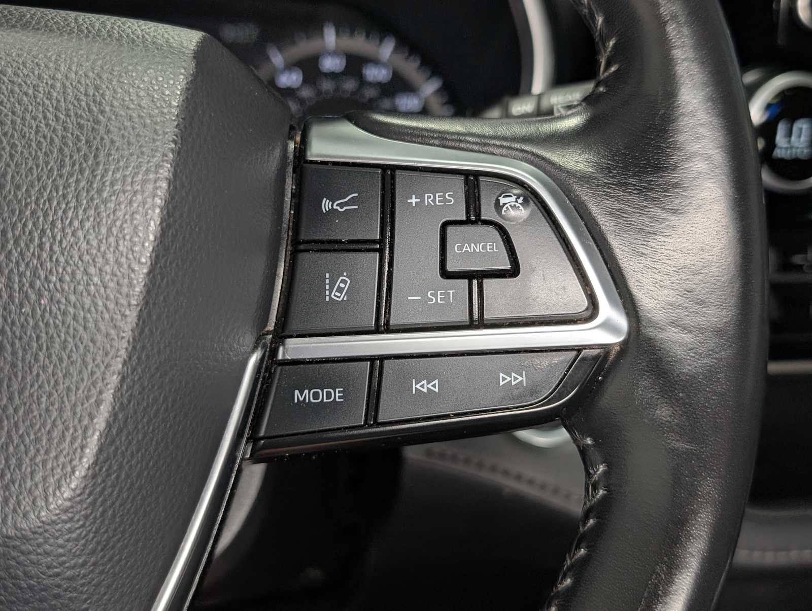 Used 2021 Toyota Highlander XLE AWD/4WD image 40