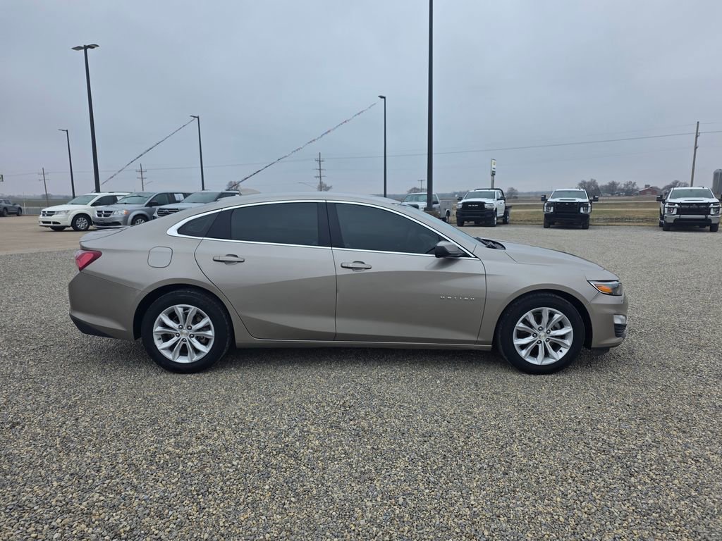 Used 2022 Chevrolet Malibu LT image 2