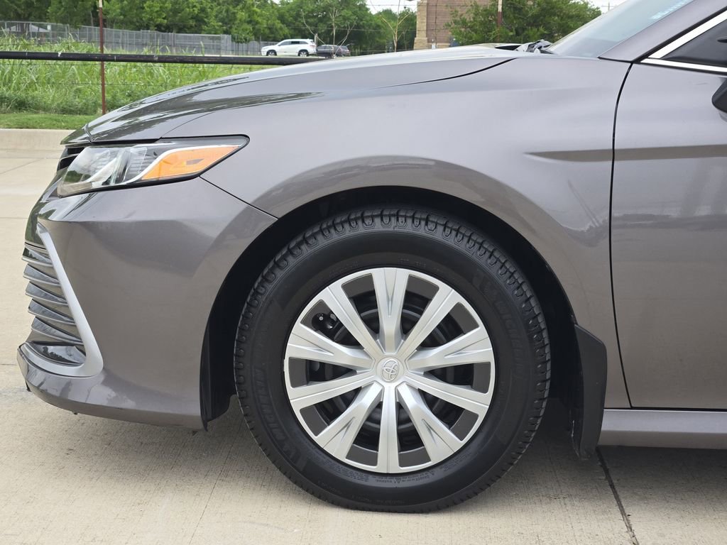 Used 2022 Toyota Camry LE FWD image 6