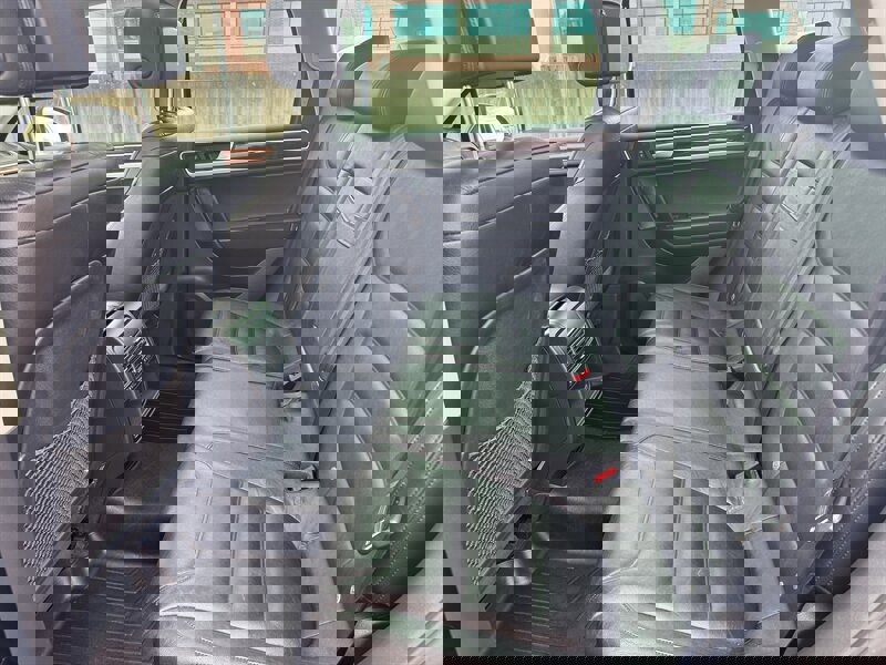 Used 2012 Volkswagen Touareg TDI image 16