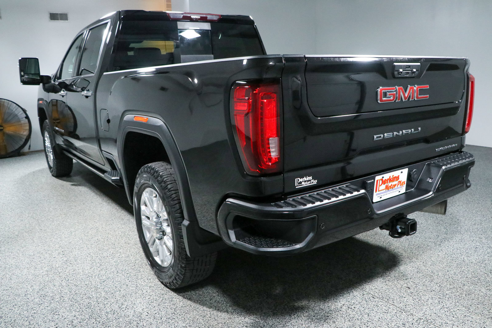 Used 2023 GMC Sierra 2500 Denali w/ Denali Ultimate Package AWD/4WD image 9