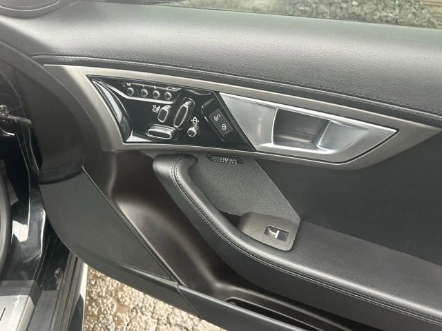 Used 2016 Jaguar F-TYPE S image 17