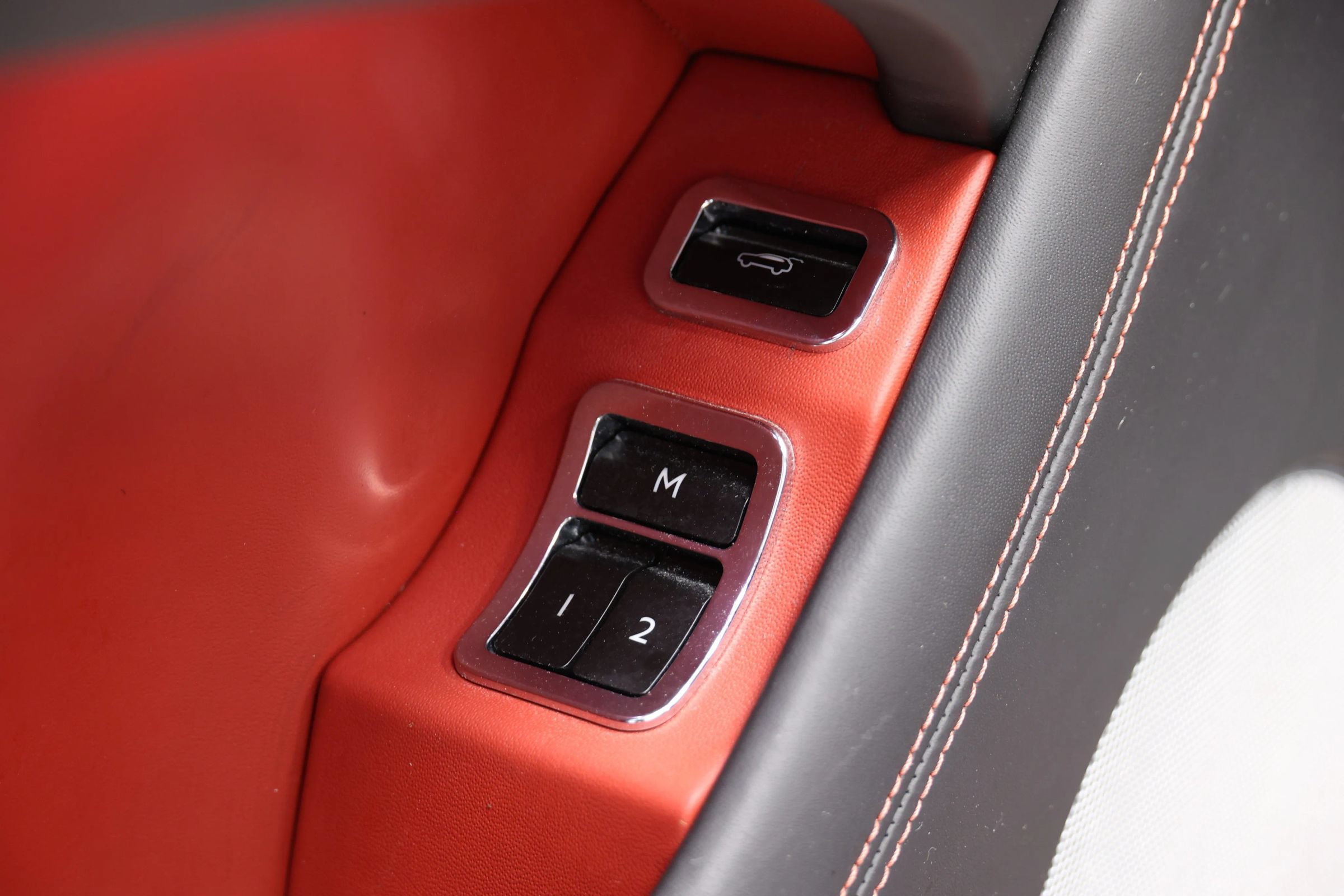 Used 2022 Bentley Bentayga AWD/4WD image 13