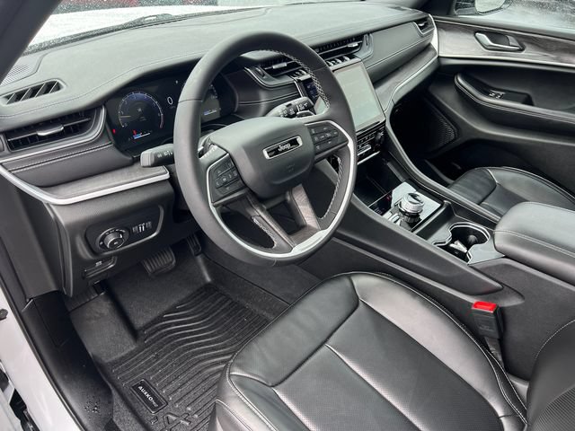 Certified 2025 Jeep Grand Cherokee Limited w/ Luxury Tech Group II AWD/4WD image 28