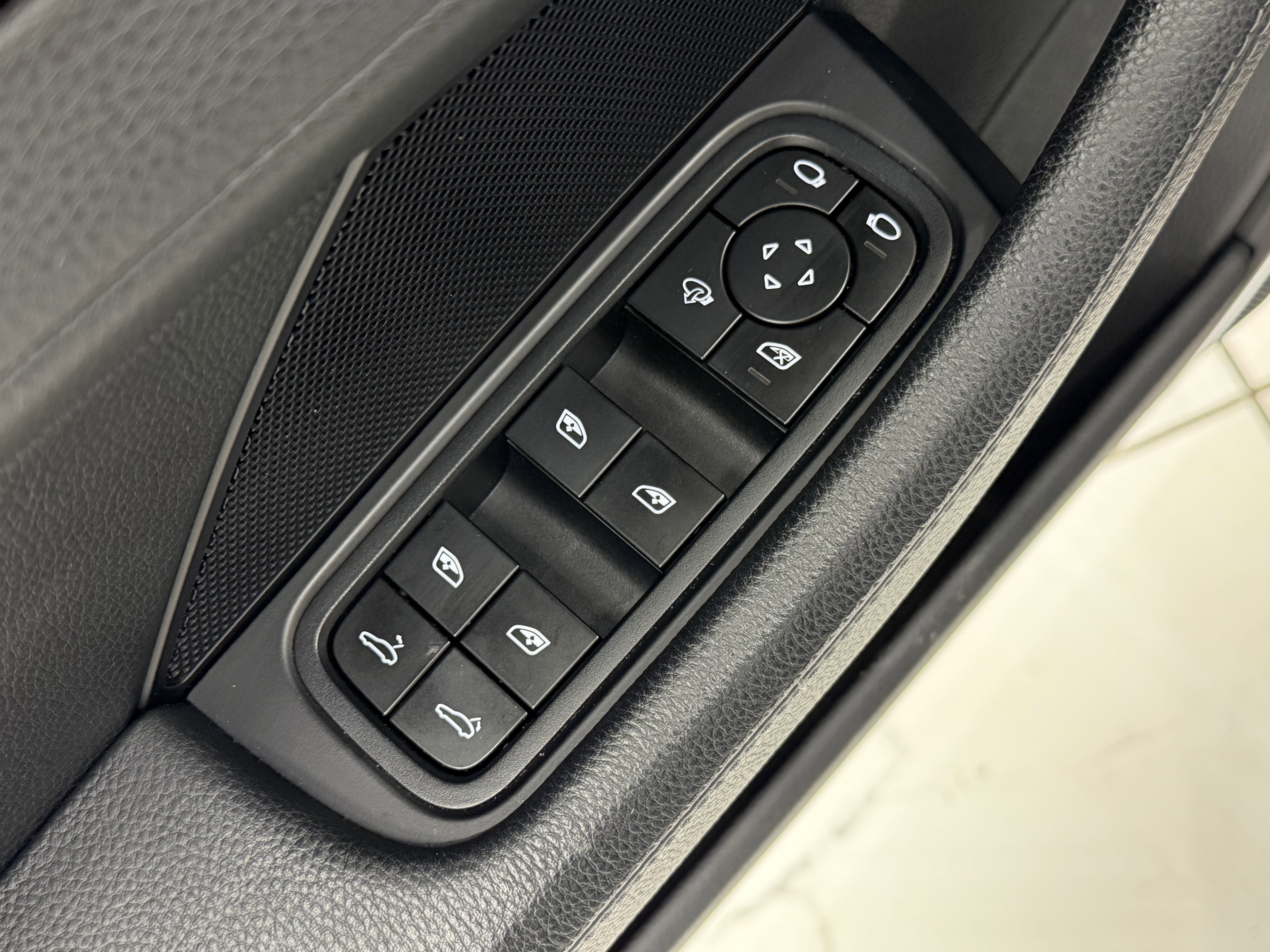 Certified 2022 Porsche Panamera 4 Platinum Edition image 27