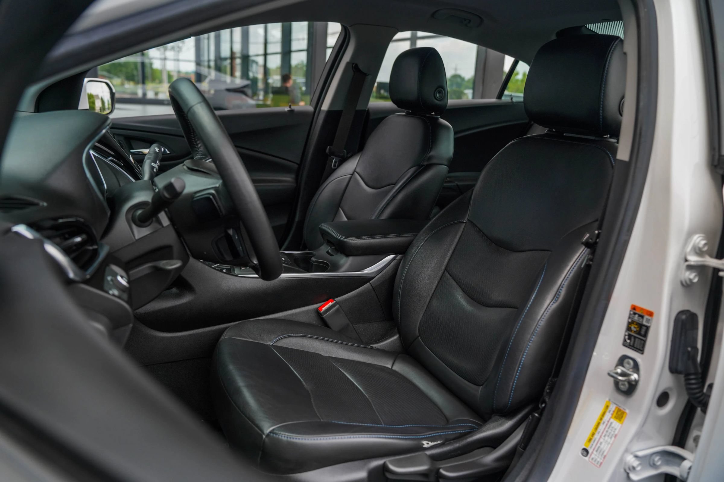 Used 2018 Chevrolet Volt Premier w/ Driver Confidence Package FWD image 13