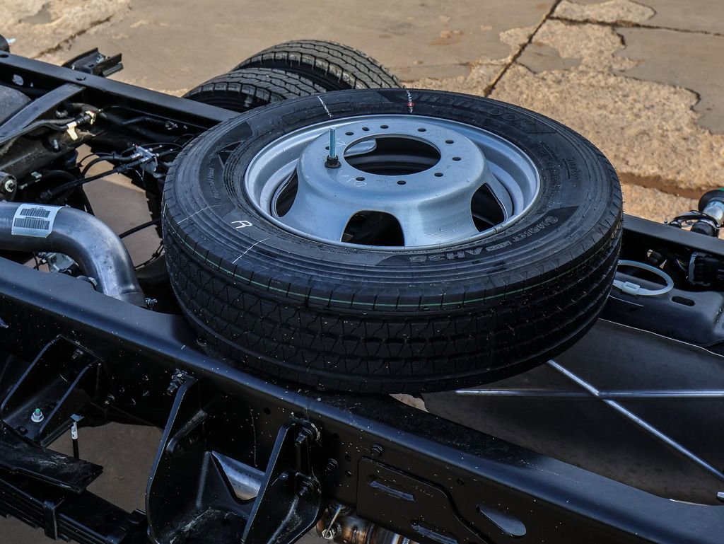 New 2026 RAM 5500 4x4 Crew Cab image 10