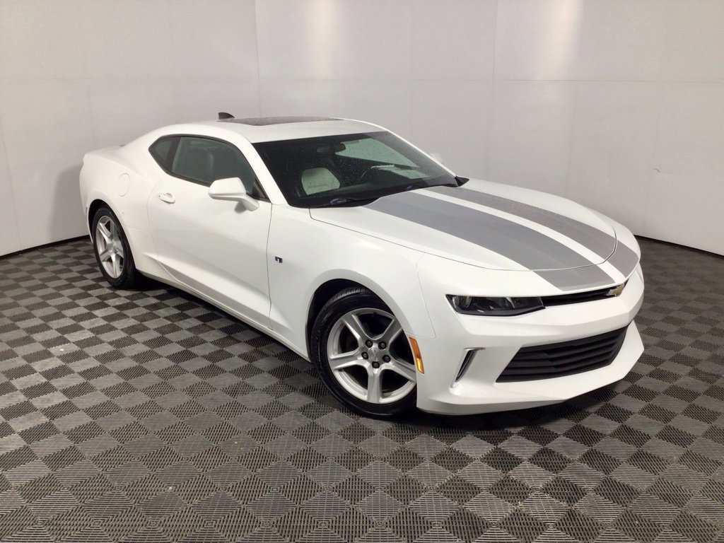 Used 2017 Chevrolet Camaro LT image 3