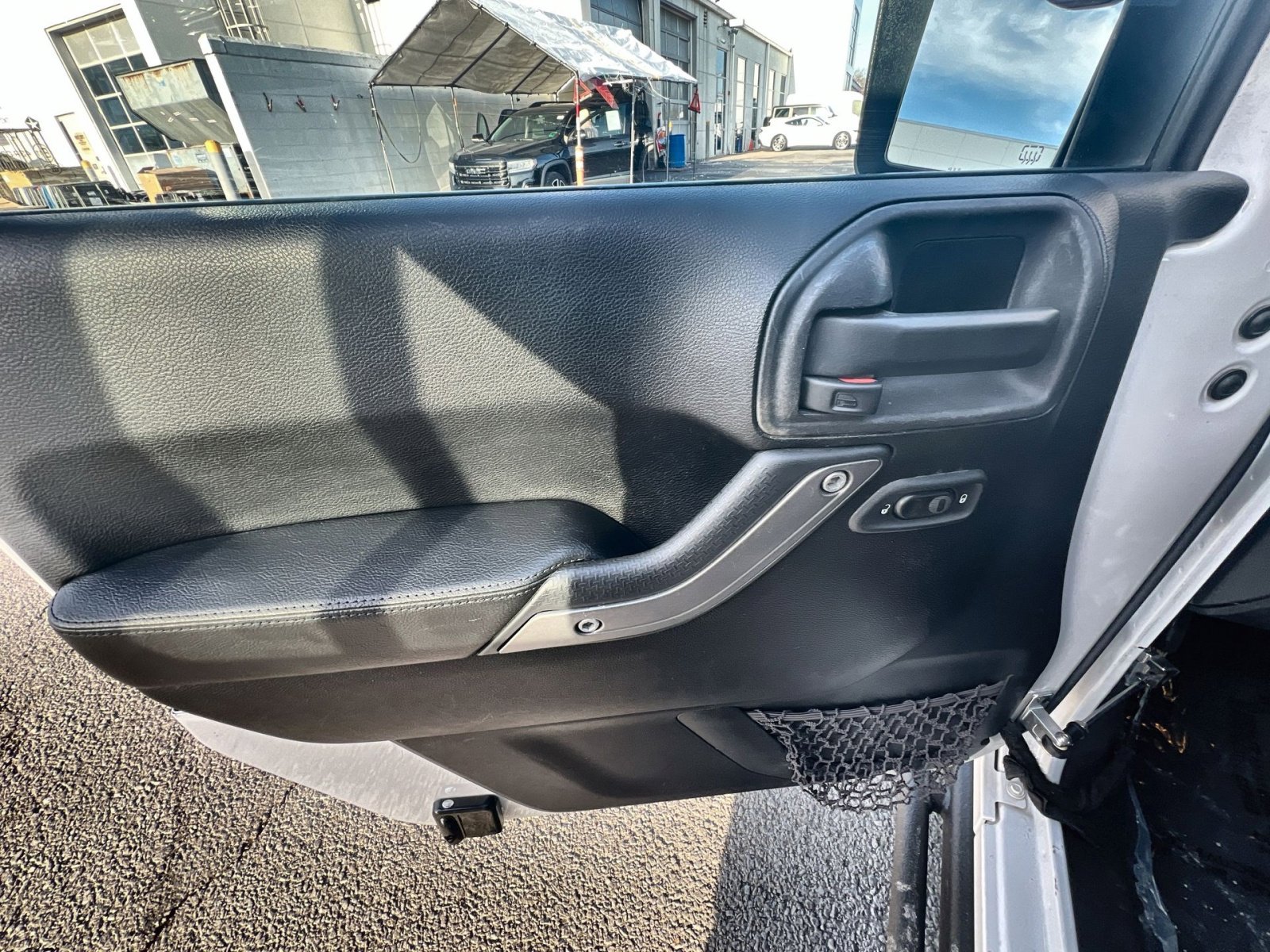 Used 2013 Jeep Wrangler Unlimited Sahara image 15