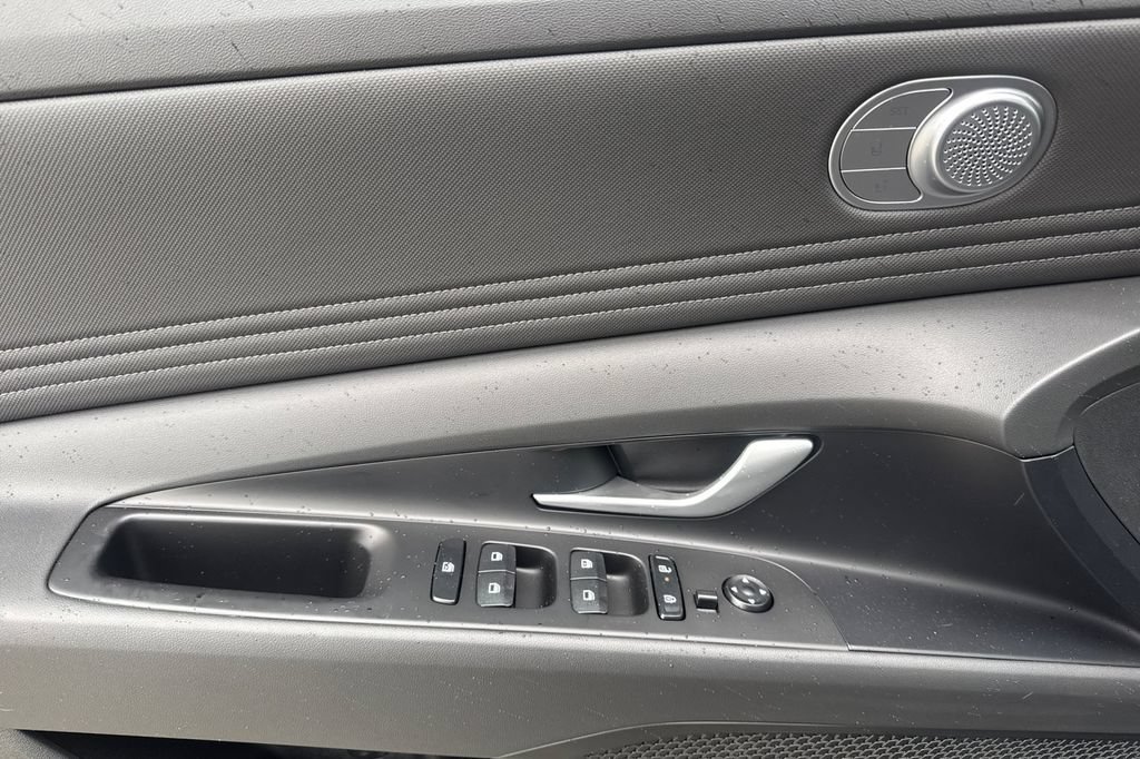 New 2026 Hyundai Elantra Limited FWD image 10