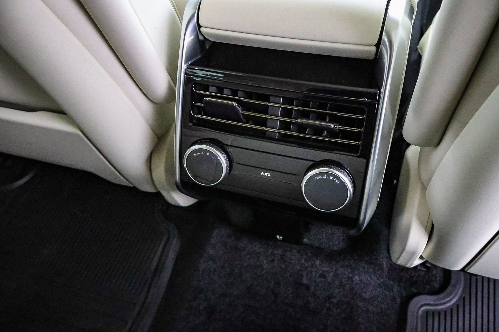 New 2026 Land Rover Range Rover SE image 21